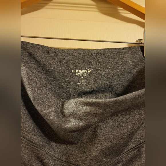 Old Navy Active legging Sz Medium - Picture 2 of 3